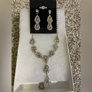 Boutique necklace & earring set!